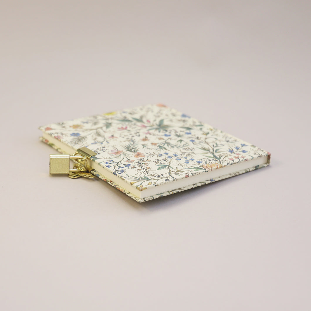 Italian Paper Lockable Notebook with Keys - Gardenia